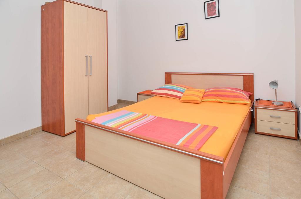 Apartments Karla Orebic Ruang foto
