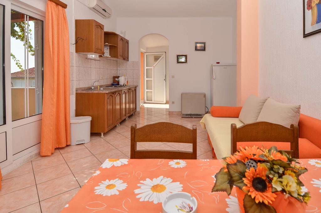Apartments Karla Orebic Ruang foto