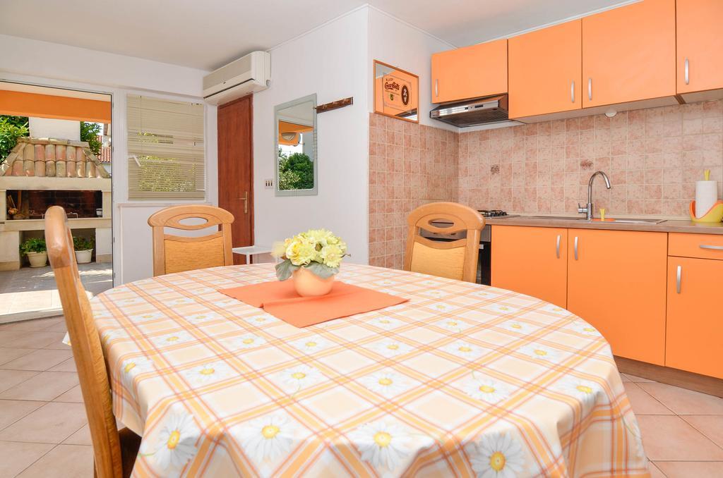 Apartments Karla Orebic Ruang foto