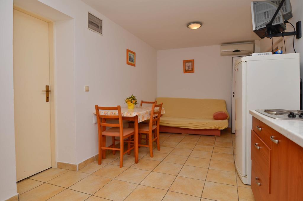 Apartments Karla Orebic Ruang foto
